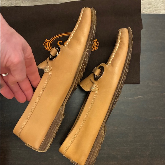 Tod’s Women’s Tan Leather Driving Loafers Moccasins w/ silver grommets. Size 37. - Picture 5 of 16